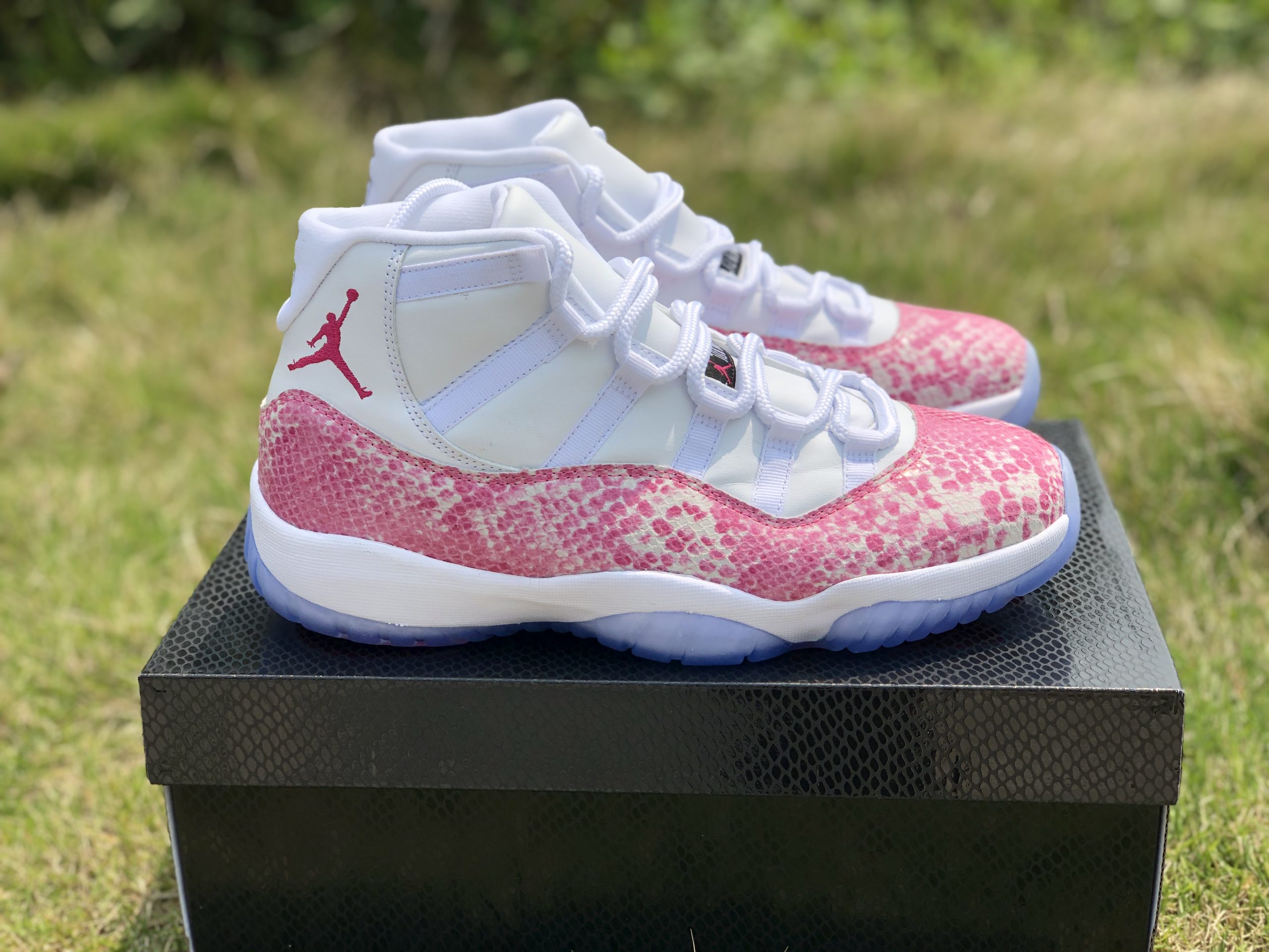 PK AIR JORDAN 11 HIGH SNAKESKIN PINK